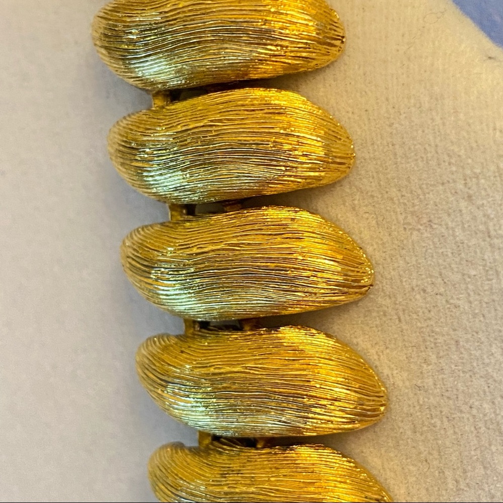 Vintage to Now - Gold Runway Collar Necklace Large Link EUC - Picture 12 of 12